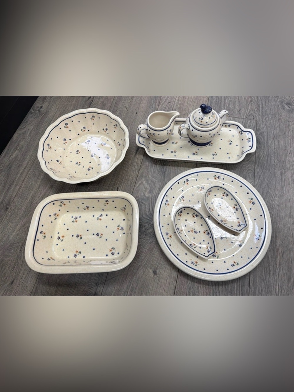 BOLESLAWIEC handmade cream Dinnerware Set with Blue Trim